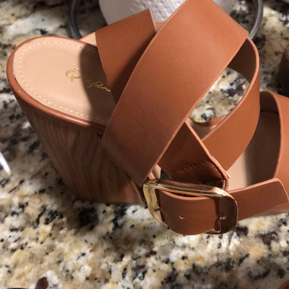 QUPID size 7 - four inch high heel sandals with cross ankle